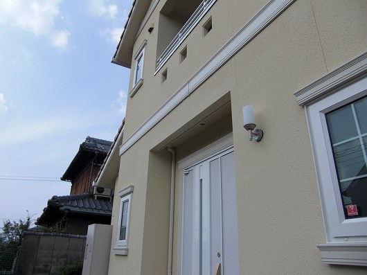 京都府宇治市にて、玄関先にエクステリア庇の取り付け工事