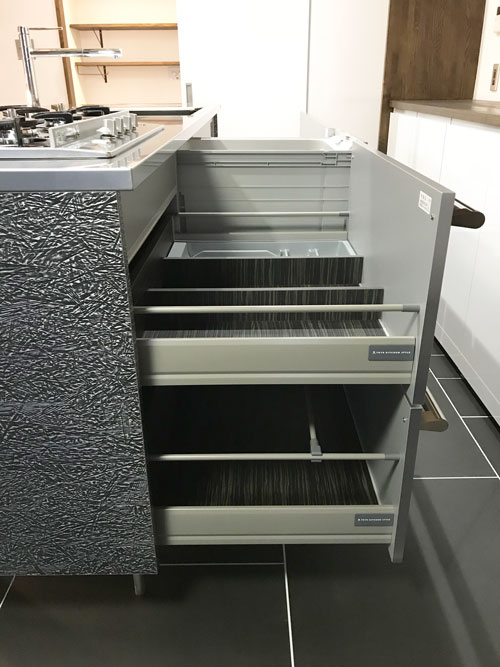 収納力のあるトーヨーキッチン